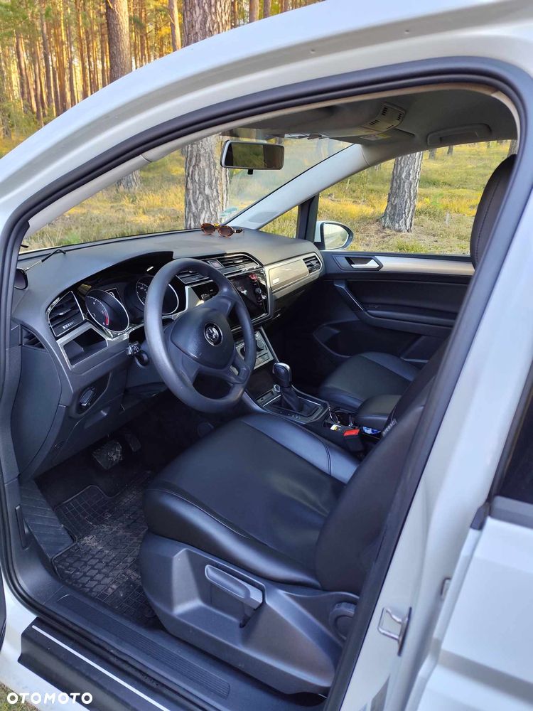 Volkswagen Touran - 4