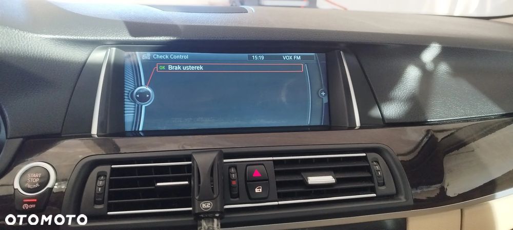 BMW Seria 5 530d xDrive Sport-Aut - 32