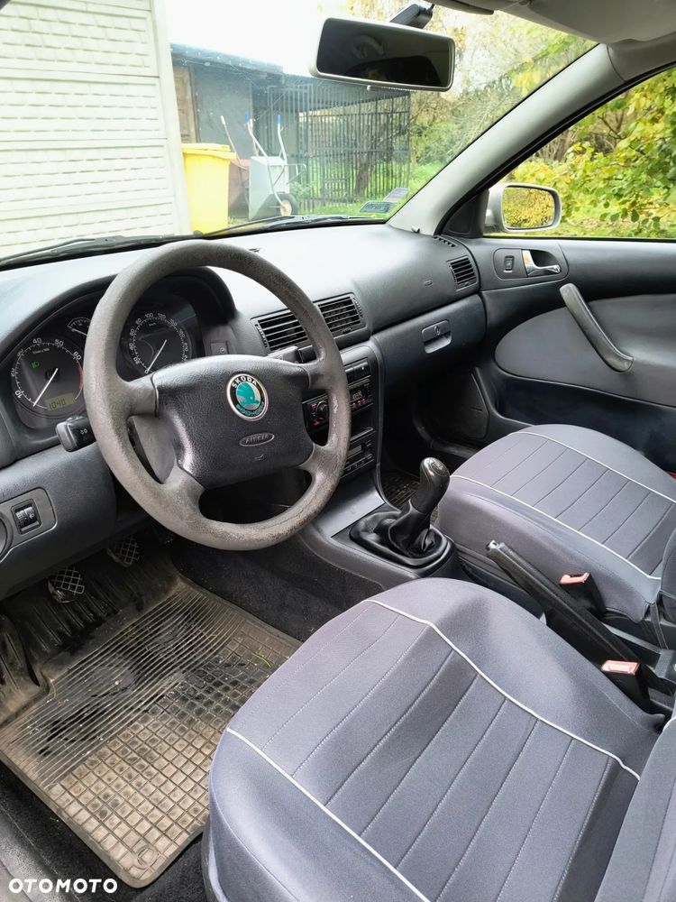 Skoda Octavia 1.6 Tour - 8