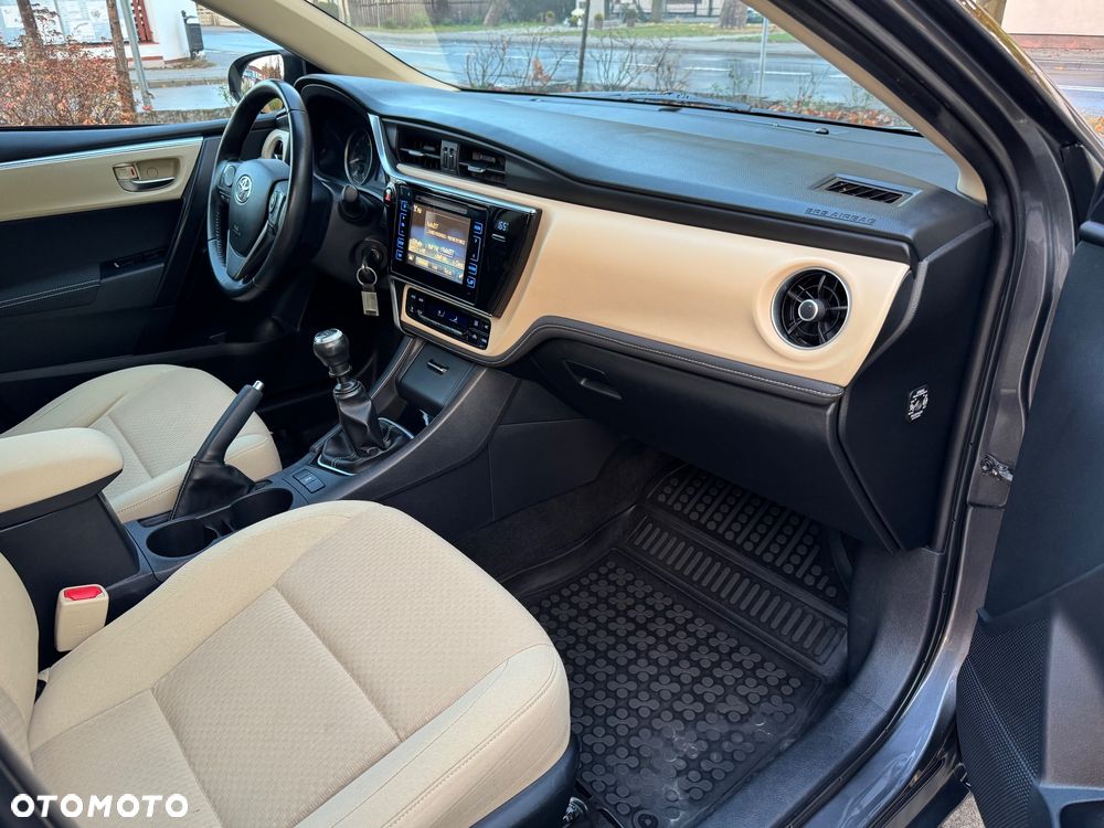 Toyota Corolla - 12