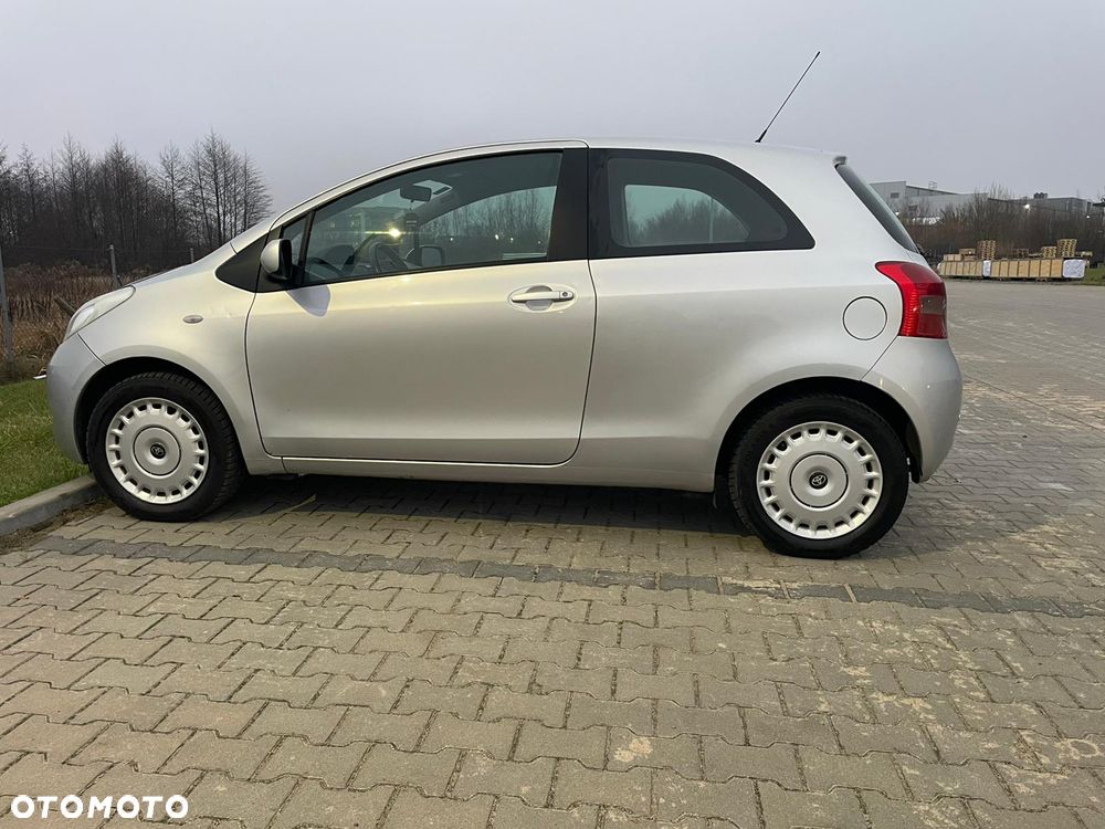 Toyota Yaris 1.0 Terra - 21