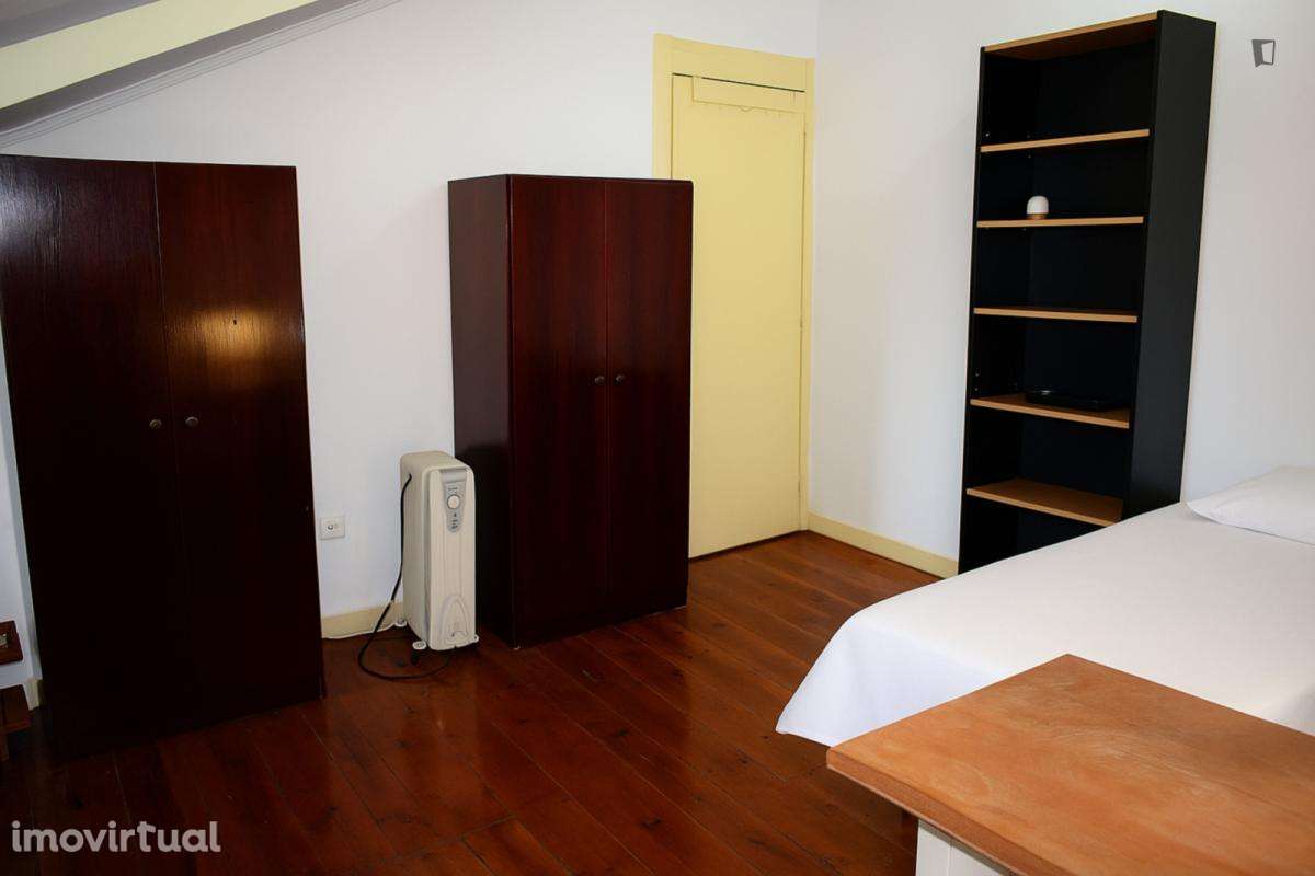 Quarto - localizado em Intendente Lisbon - Grande imagem: 2/11