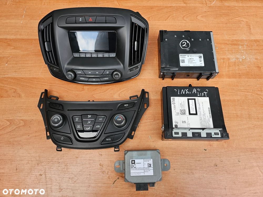 WYŚWIETLACZ RADIO PANEL KLIMATYZACJI OPEL INSIGNIA A PO LIFT KOMPLET 23439111 90802613 - 1