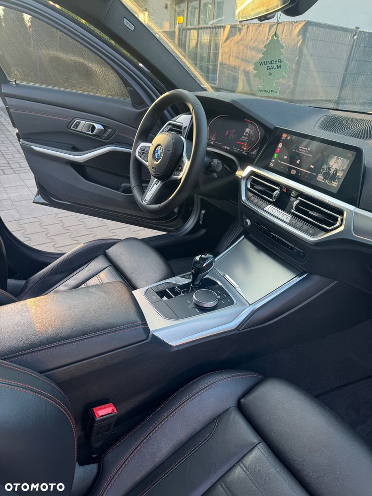 BMW Seria 3 330i xDrive Sport - 29