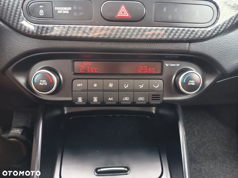 Kia Carens 1.7 CRDi 141 Dream Team Edition - 22
