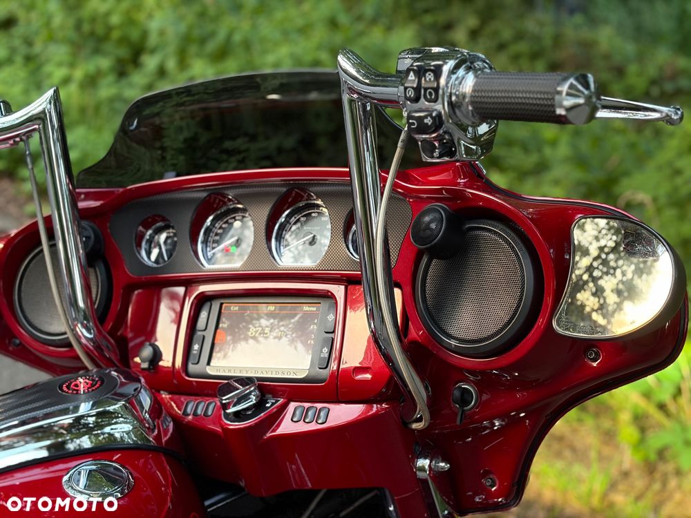Harley-Davidson CVO Street Glide - 11