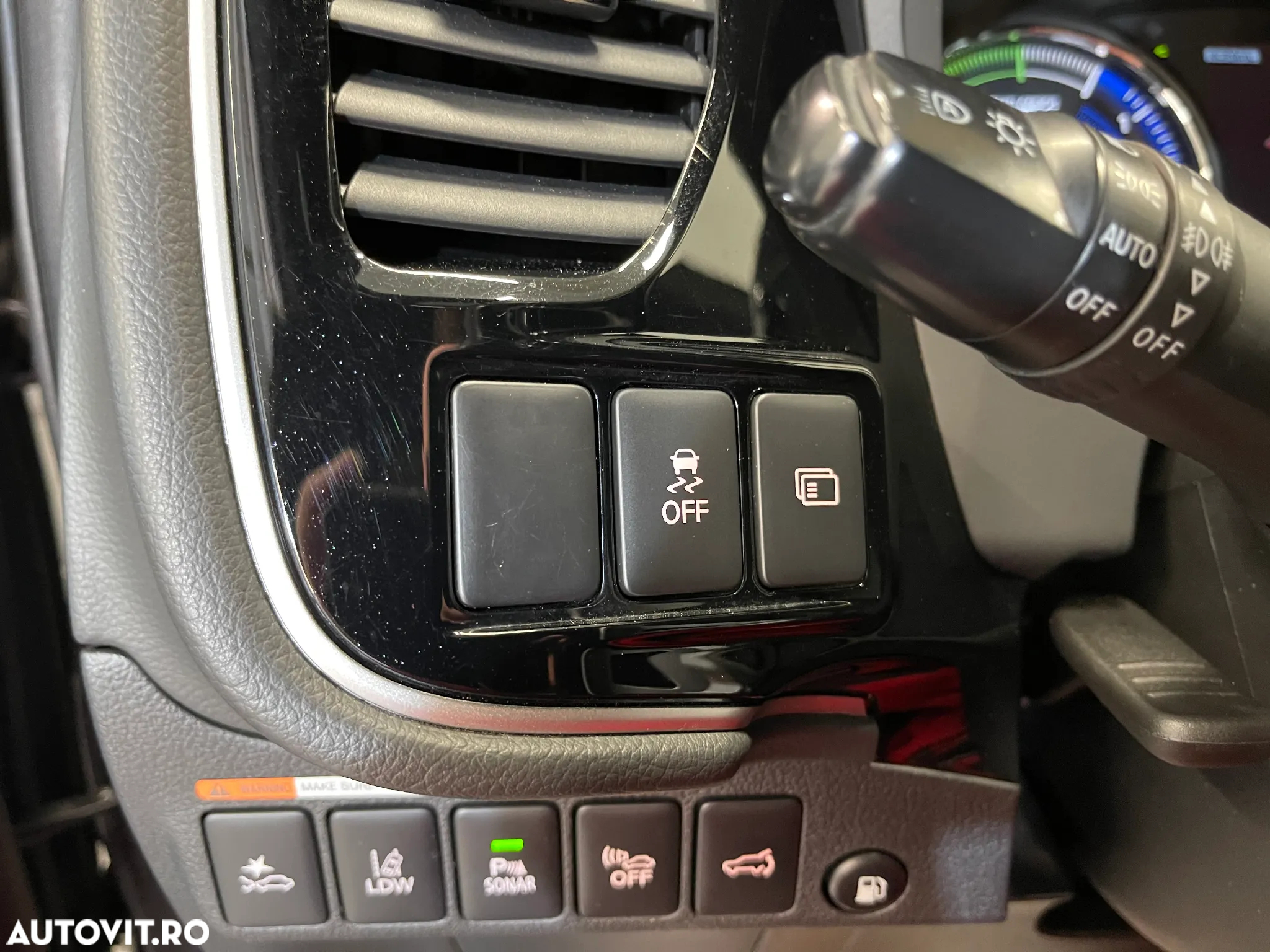 Mitsubishi Outlander 2.4 4WD Plug-In Hybrid Top - 25