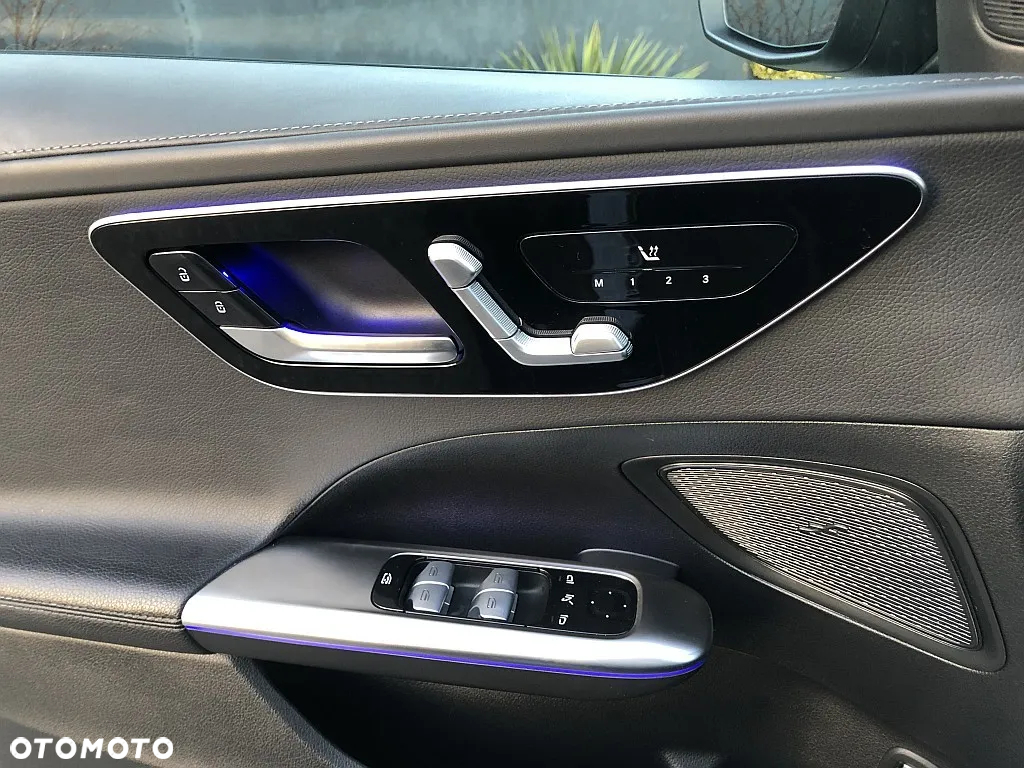 Mercedes-Benz Klasa C 300 9G-TRONIC - 23