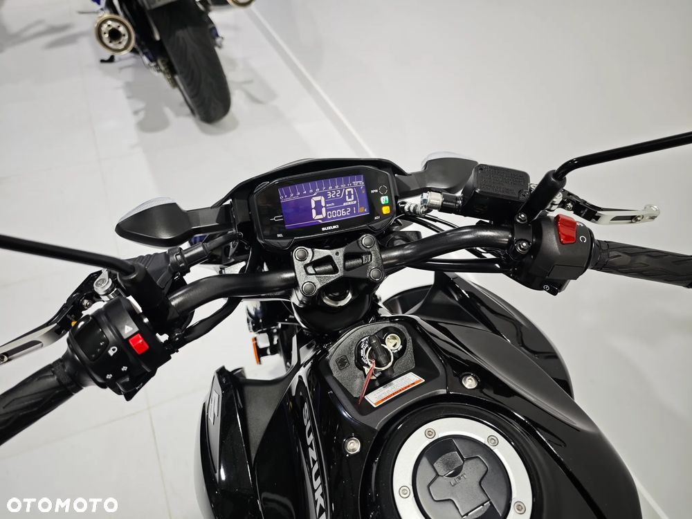 Suzuki GSX - 6