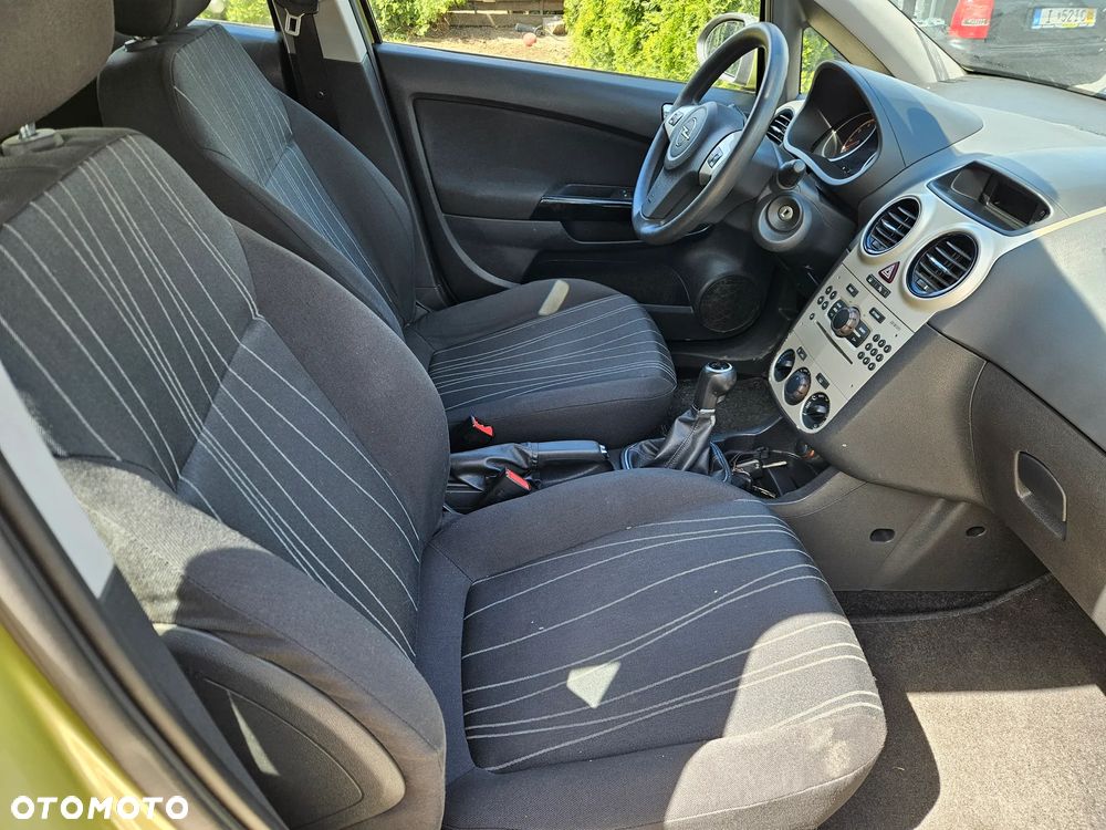 Opel Corsa 1.2 16V Edition - 11
