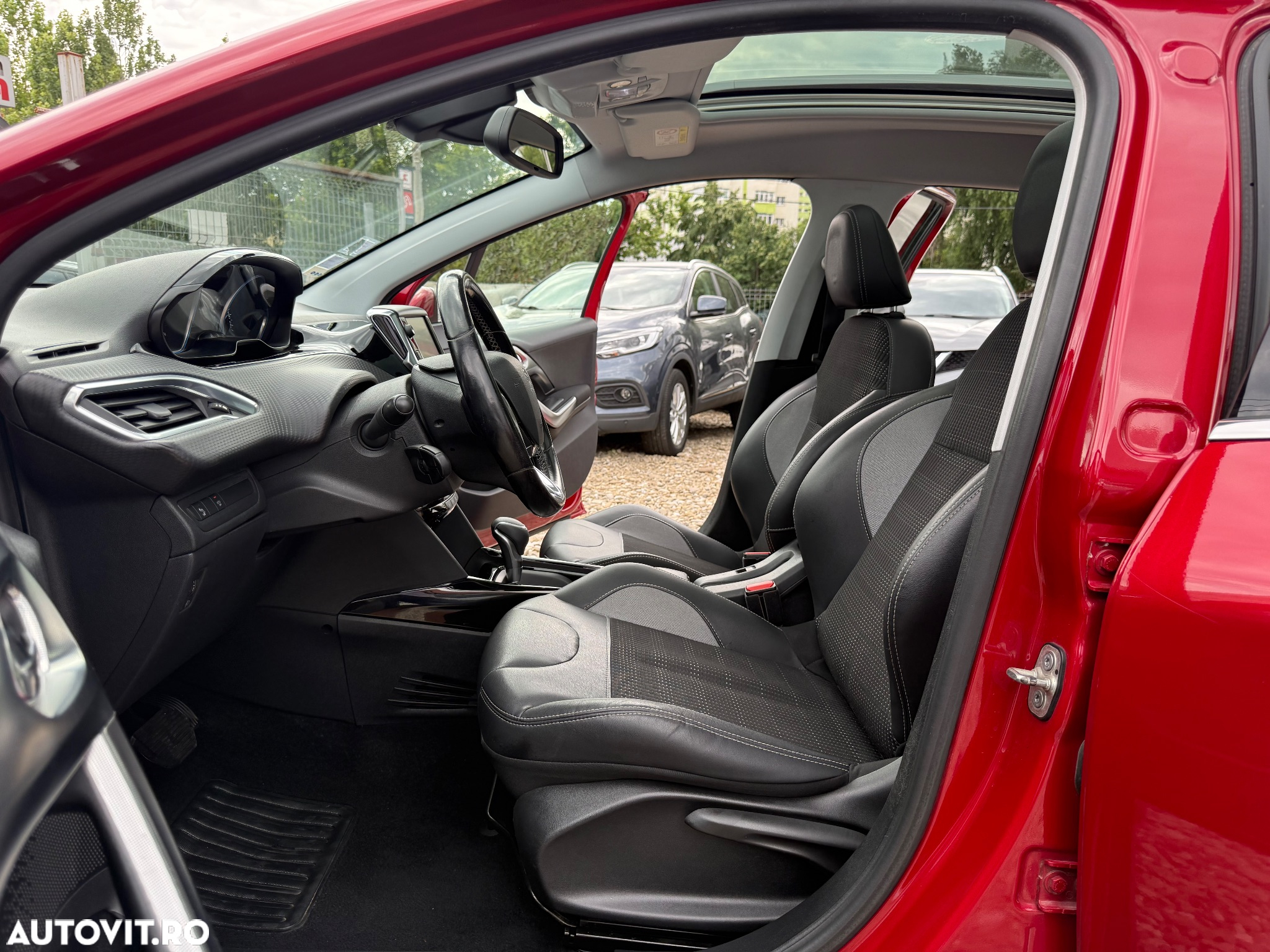 Peugeot 2008 1.2 PureTech Turbo EAT6 S&S Allure - 20