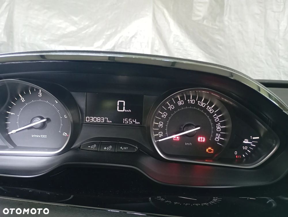 Peugeot 2008 - 11