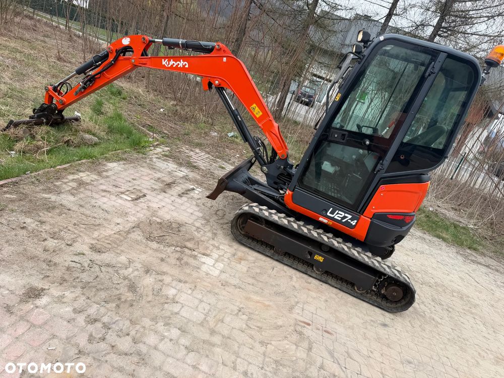 Kubota U27 Minikoparka koparka gąsienicowa 2.8 tony. jak Nówka sztuka z salonu! 2017 rok. 2200mtg. Przywieziona z Gospodarstwa Norweskiego! Zadbana Maszyna ani deka luzów i wycieków. Aktualna Dekra dokumentacja BMWT! Szybkozłącze Hydrauliczne. Szybka wolna jazda.Zamki na tłokach. Wersja Norweska!! OKAZJA - 36