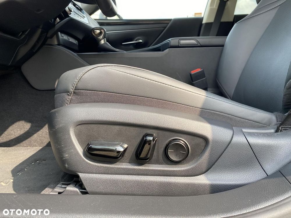 Lexus ES 300h Business Edition - 15