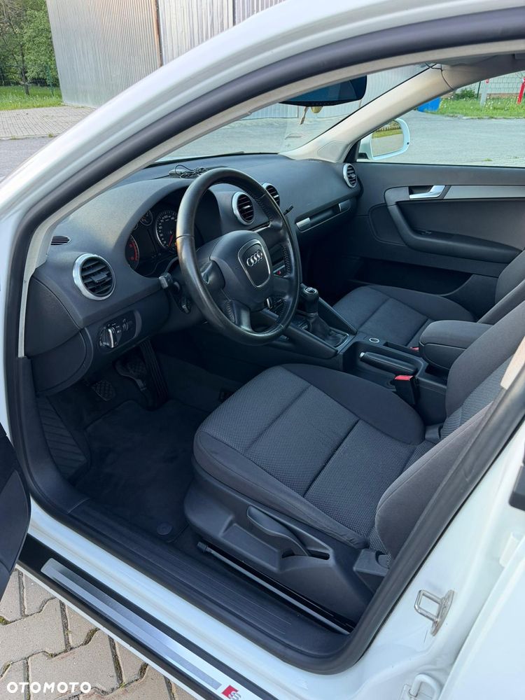 Audi A3 Sportback 1.6 TDI DPF Ambiente - 7