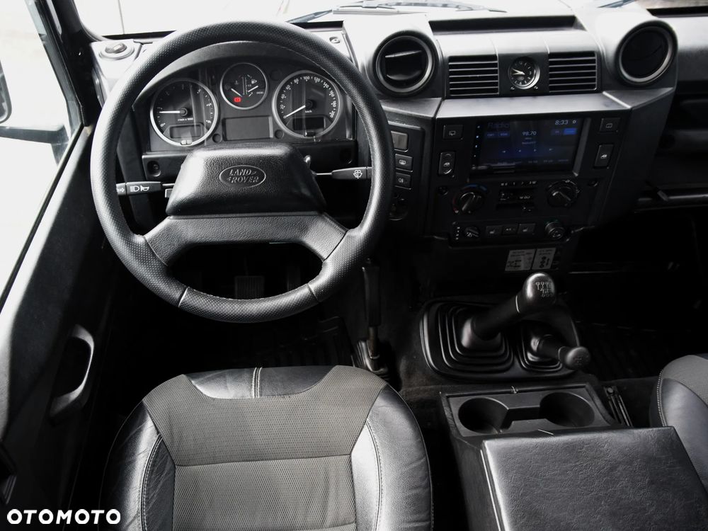 Land Rover Defender - 25