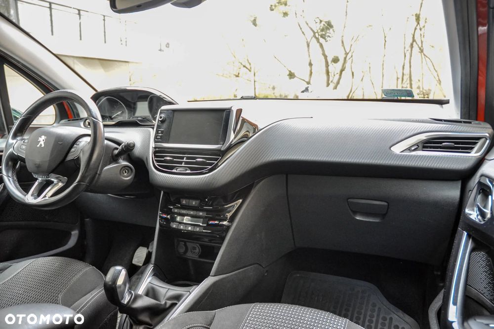 Peugeot 208 - 10