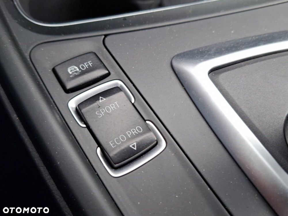 BMW Seria 3 318i - 24
