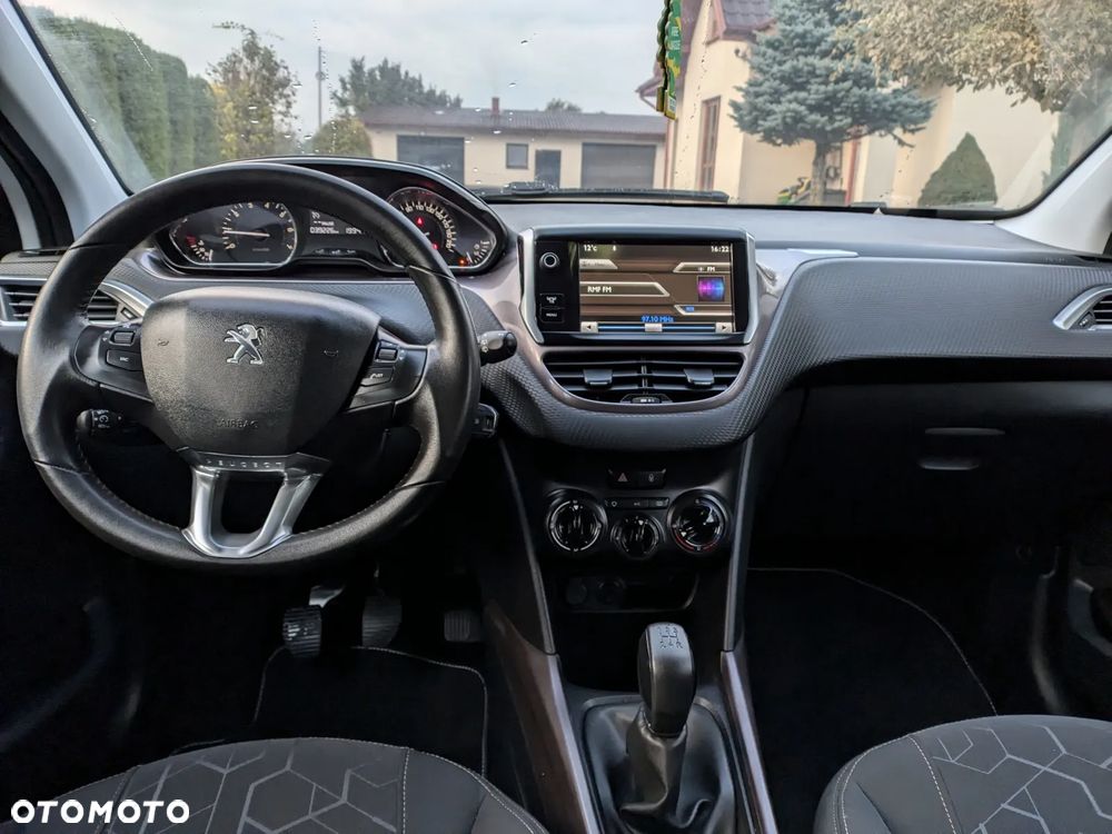 Peugeot 2008 1.2 Pure Tech Signature - 23
