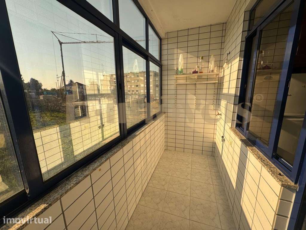APARTAMENTO T2, EM FRENTE C+S, LIXA - Grande imagem: 2/2