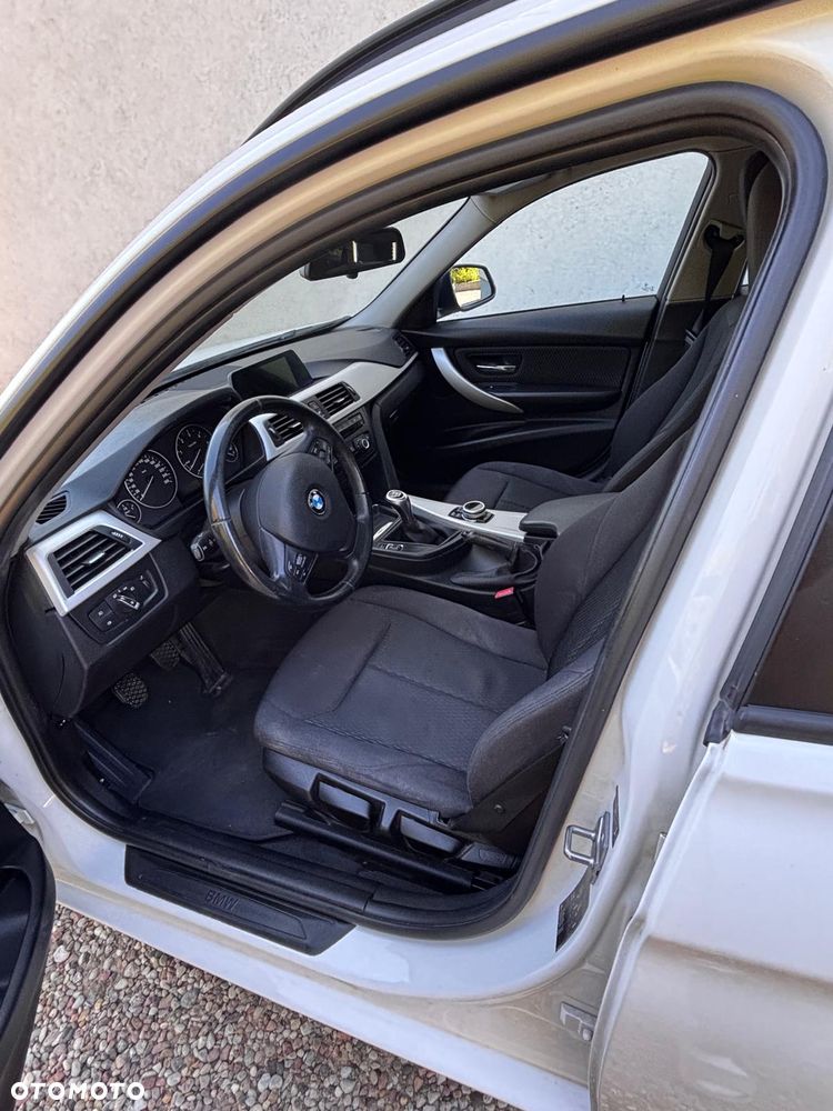 BMW Seria 3 318d - 11