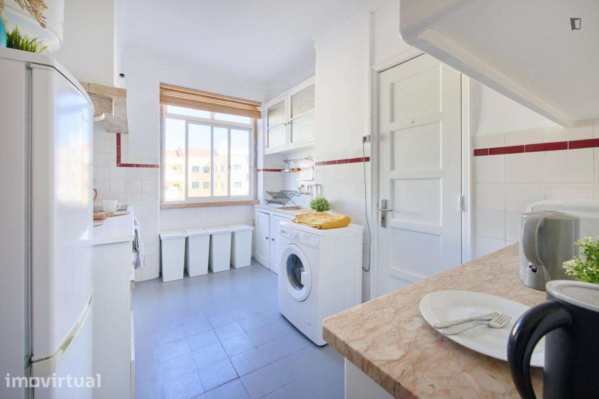 Quarto - localizado em Roma-Areeiro Lisbon - Grande imagem: 3/25