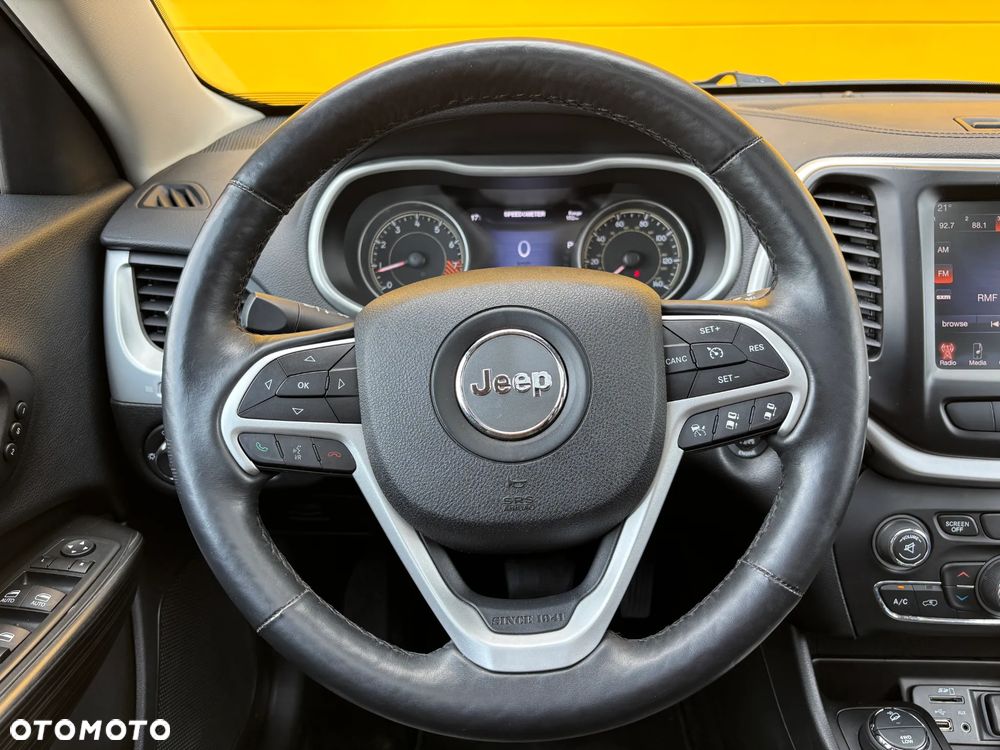 Jeep Cherokee - 26