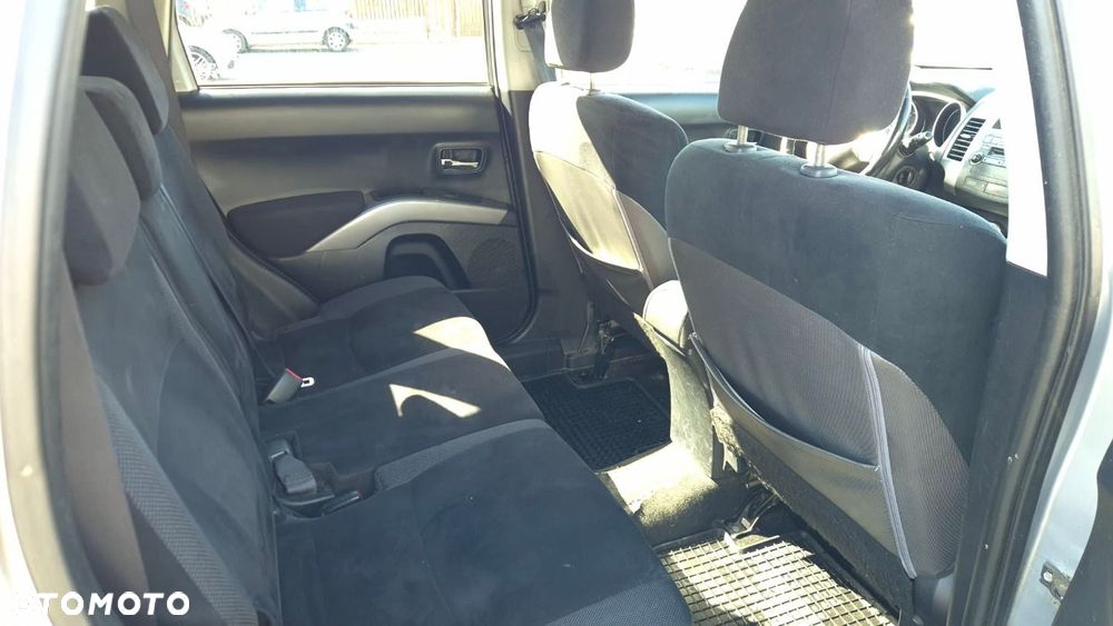 Mitsubishi Outlander - 9