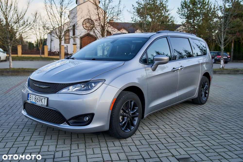 Chrysler Pacifica - 3