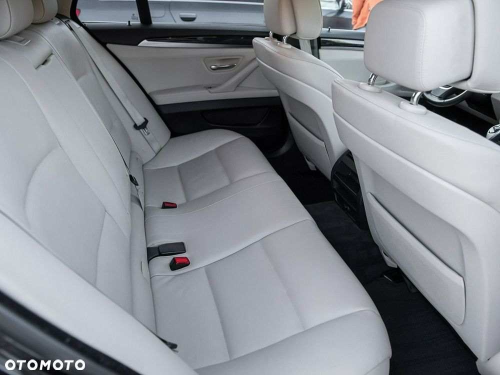 BMW Seria 5 520d Luxury Line - 9
