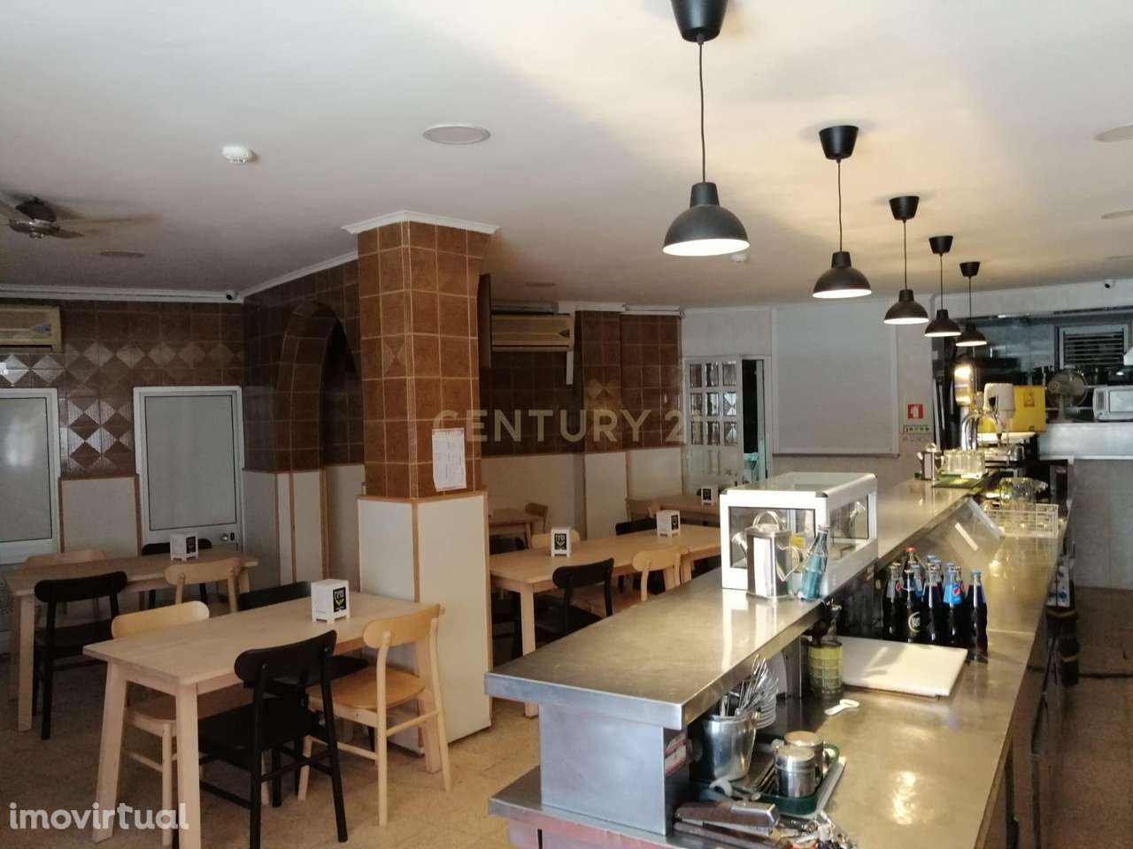 Imóvel com Duas Frações Autónomas Interligadas – Café em Funcionamento - Grande imagem: 2/10