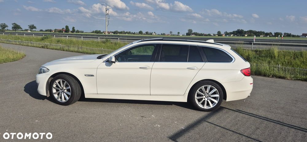 BMW Seria 5 525d xDrive - 24