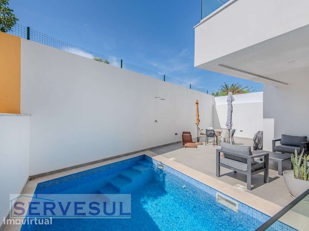 Moradia Moderna Geminada composta por 4 quartos e piscina privada, ... - Grande imagem: 2/60