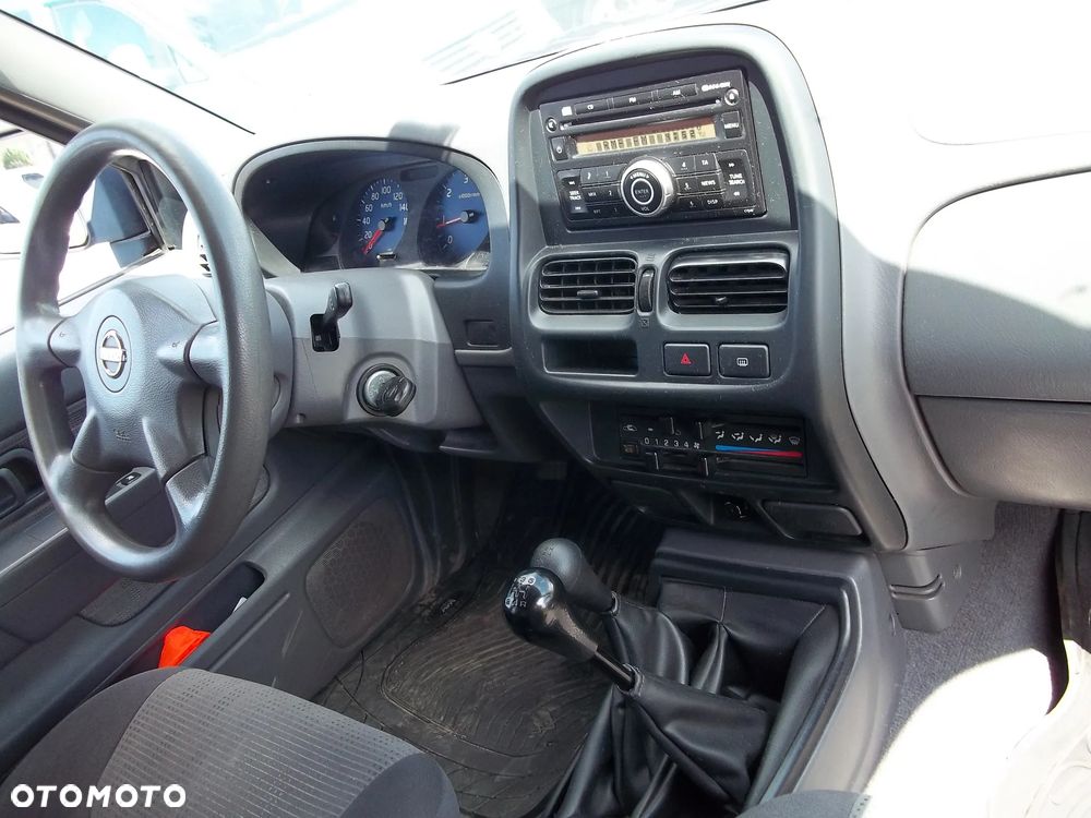 Nissan NP300 Pickup - 9
