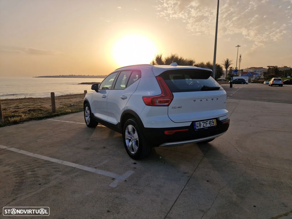 Volvo XC 40 1.5 T3 Momentum Plus - 4