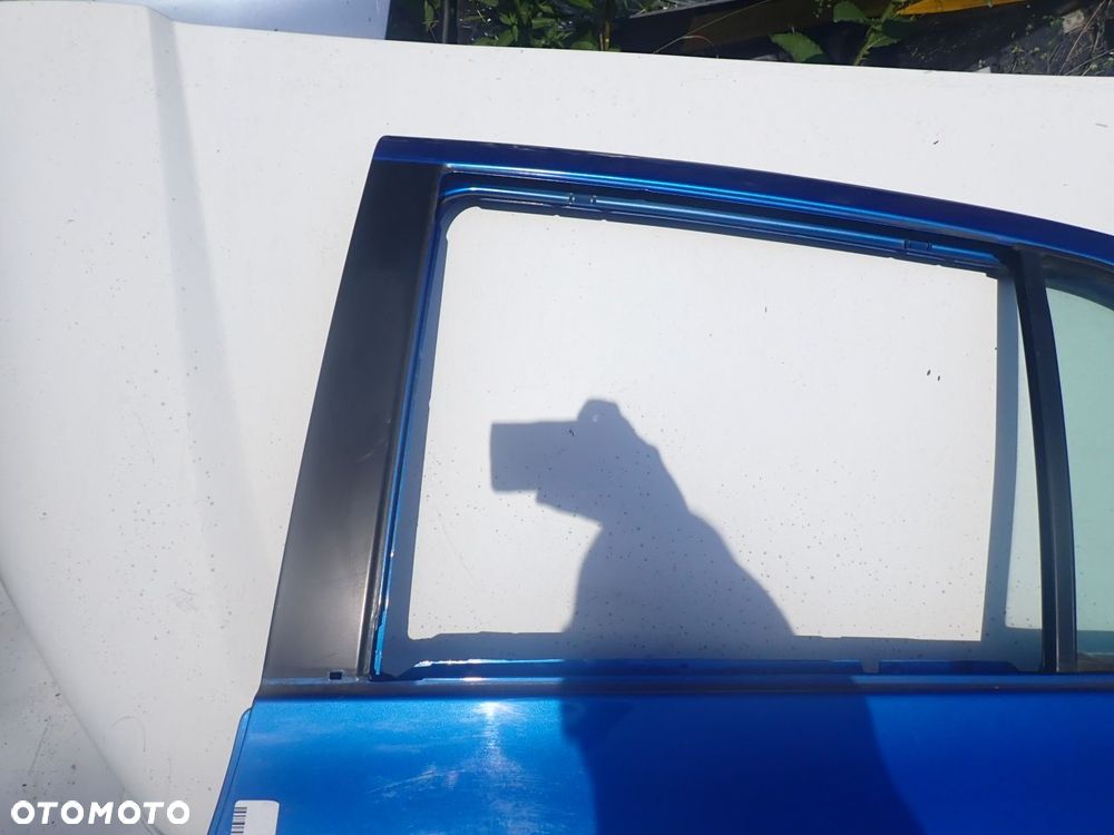 DRZWI LEWY TYŁ TOYOTA YARIS II KOL: 8T0 - 2