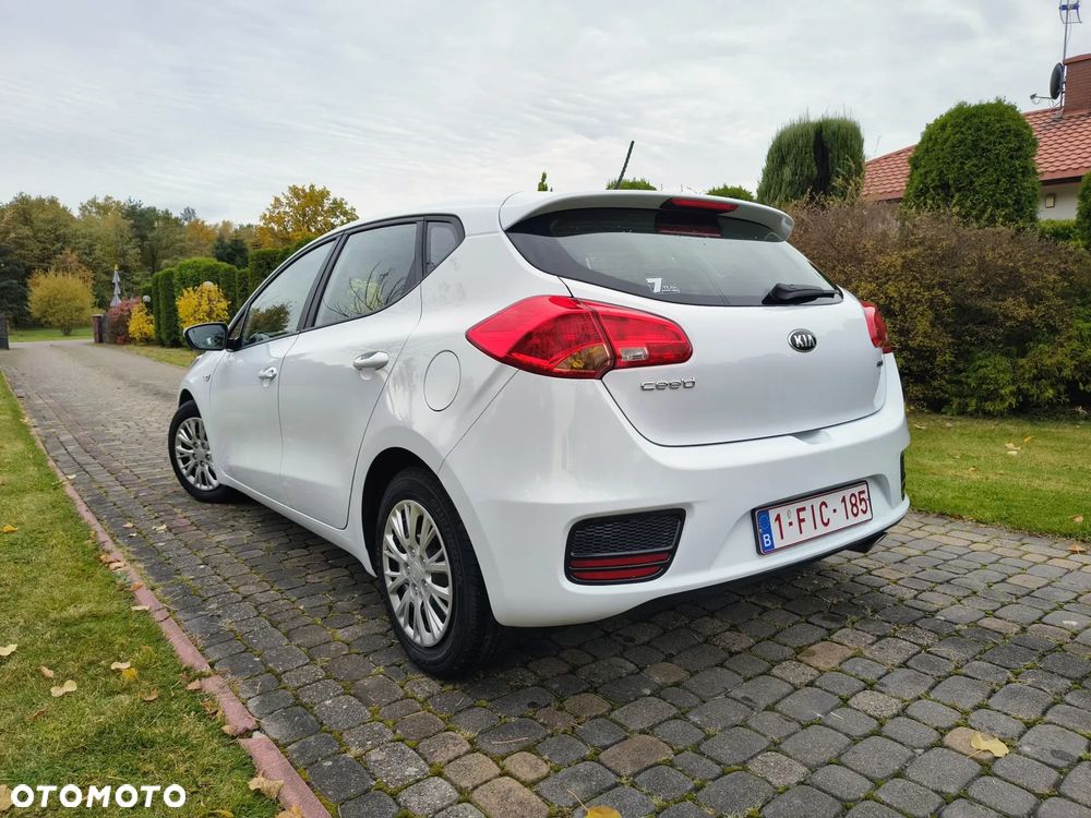Kia Ceed 1.4 CRDi 90 Vision - 28