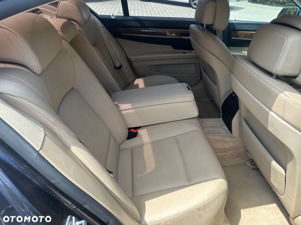 BMW Seria 7 740i - 34
