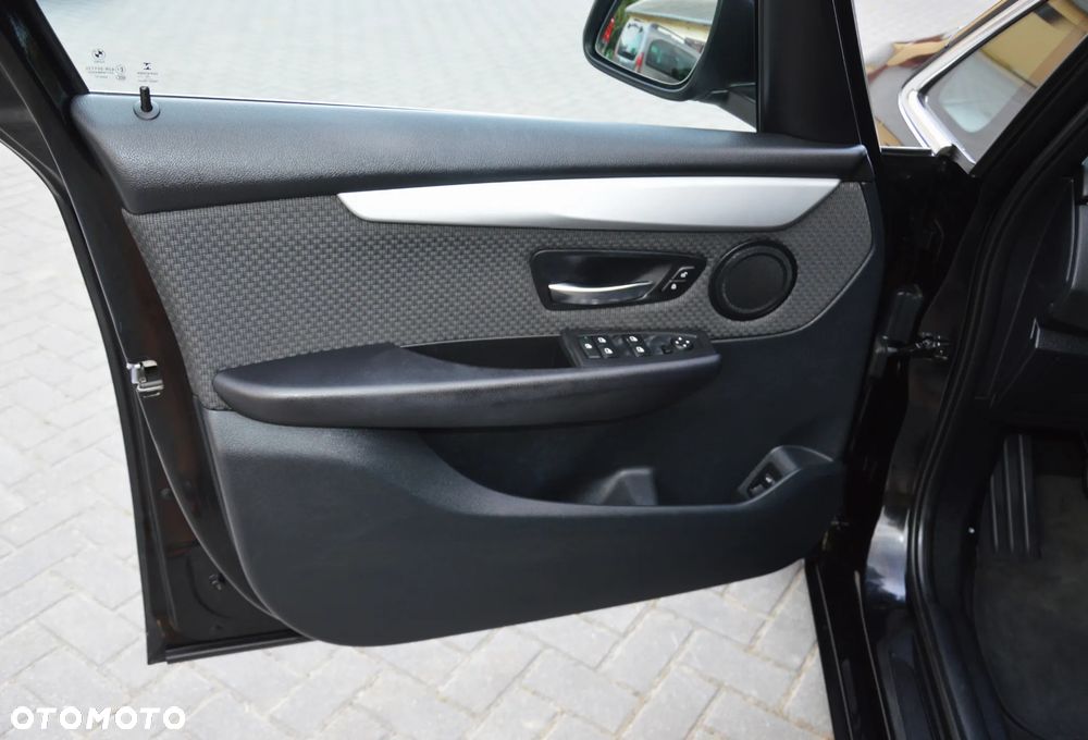 BMW Seria 2 216d - 12