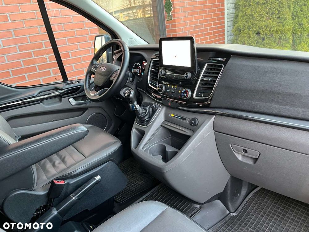 Ford Tourneo Custom - 8