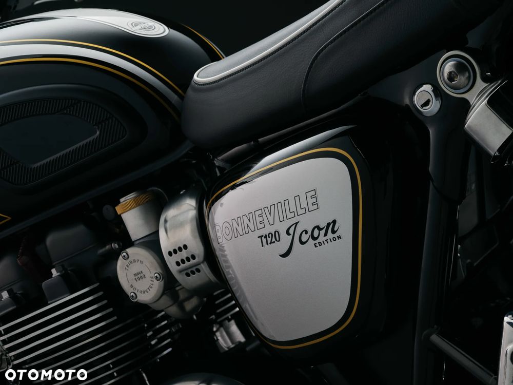 Triumph Bonneville - 4