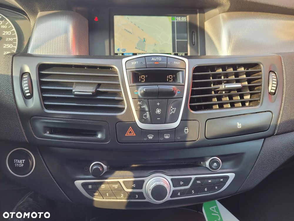 Renault Laguna dCi 150 FAP Start-Stop GT - 29