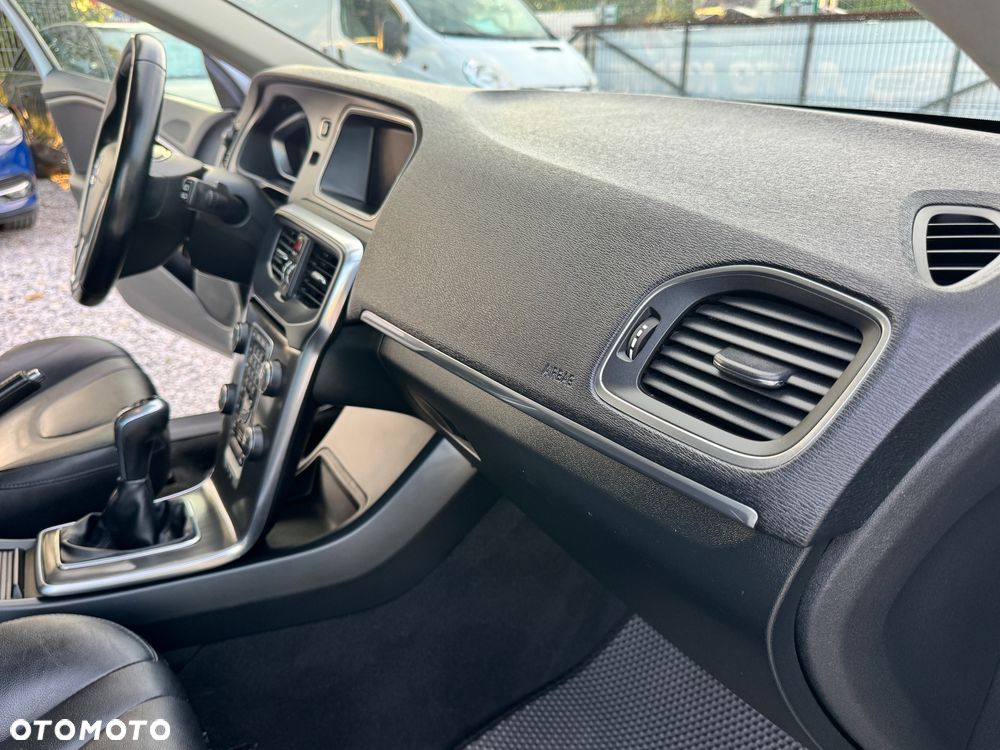 Volvo V40 D2 Momentum - 19