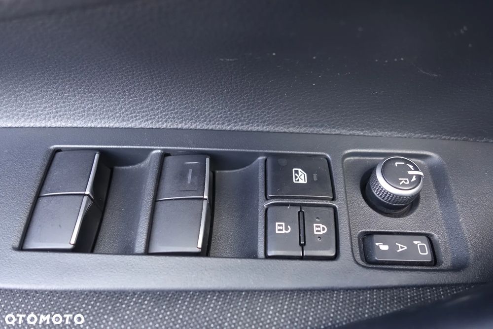 Toyota Corolla 1.8 Hybrid Comfort - 17