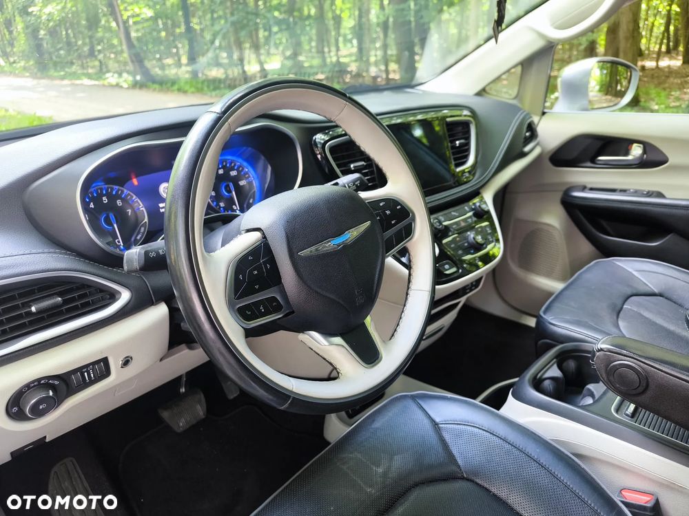 Chrysler Pacifica - 18