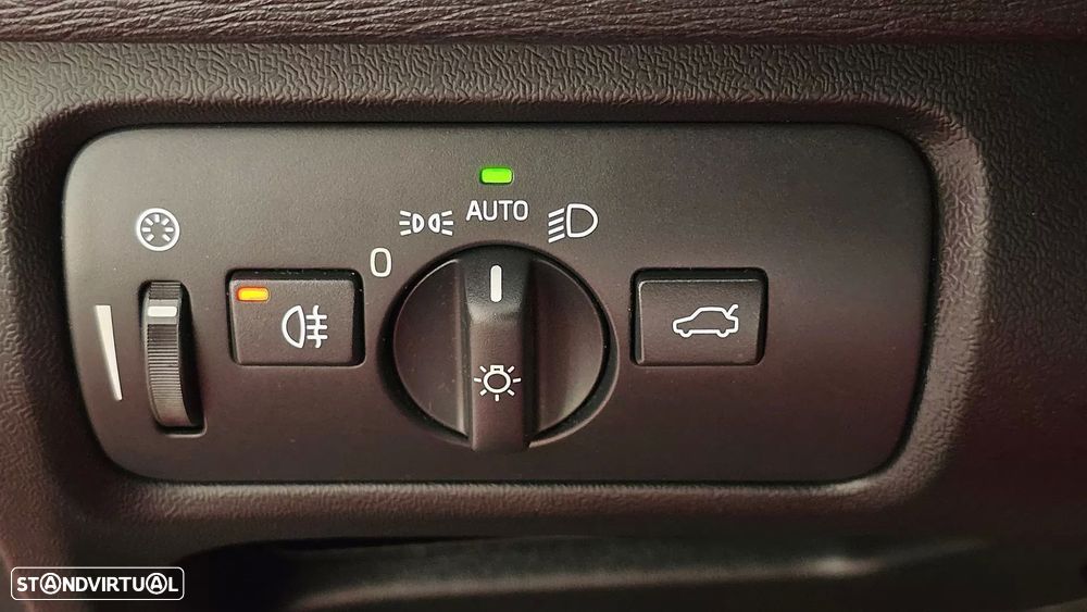 Volvo V40 2.0 D2 Momentum Geartronic — fotografia 19