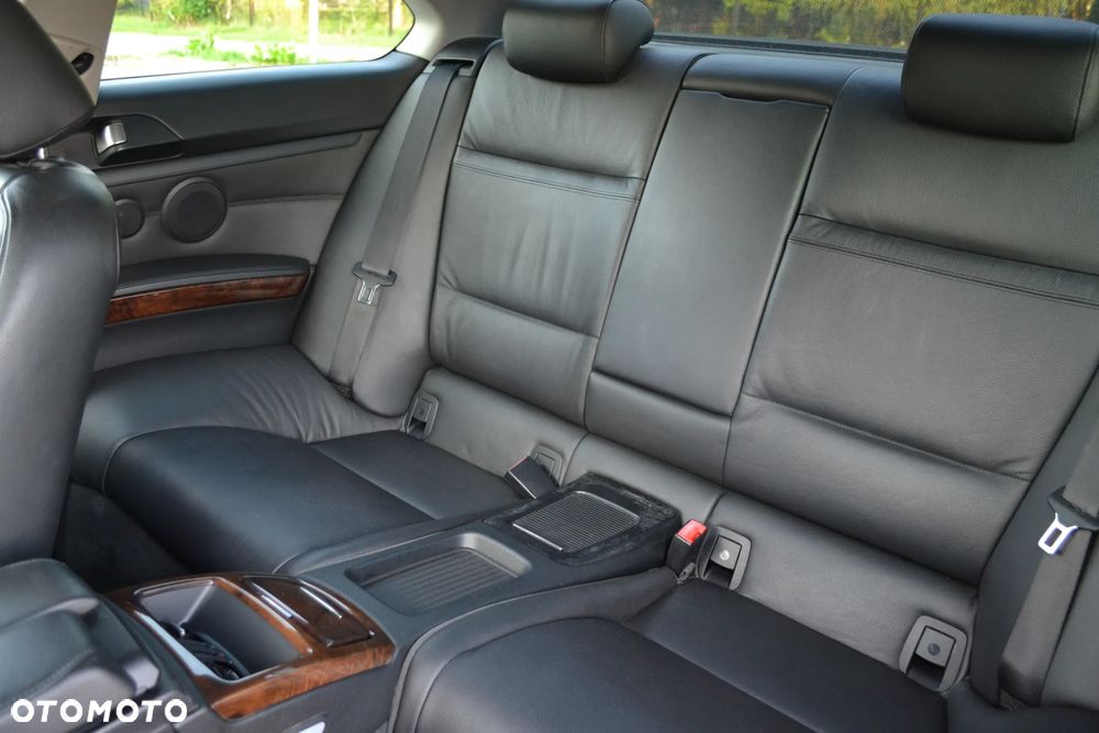 BMW Seria 3 325i - 25