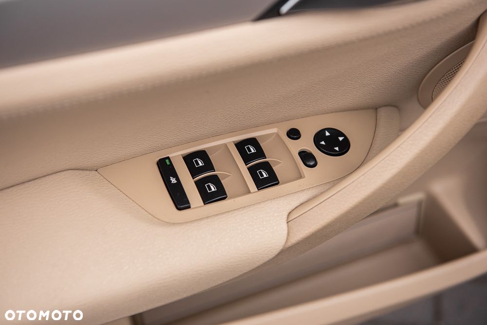 BMW X1 xDrive20d Sport Line - 16