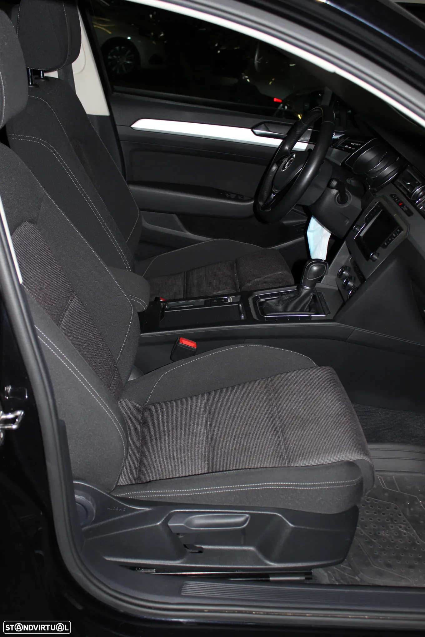 VW Passat Variant 1.6 TDI Confortline DSG - 9