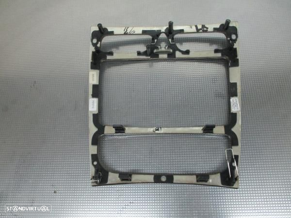 Moldura / Estrutura Consola Central / Rádio Mercedes-Benz C-Class (W20 - 5